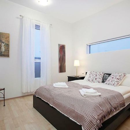 Cozy 3 Bedroom House Near The Blue Lagoon Njarthvik Bagian luar foto